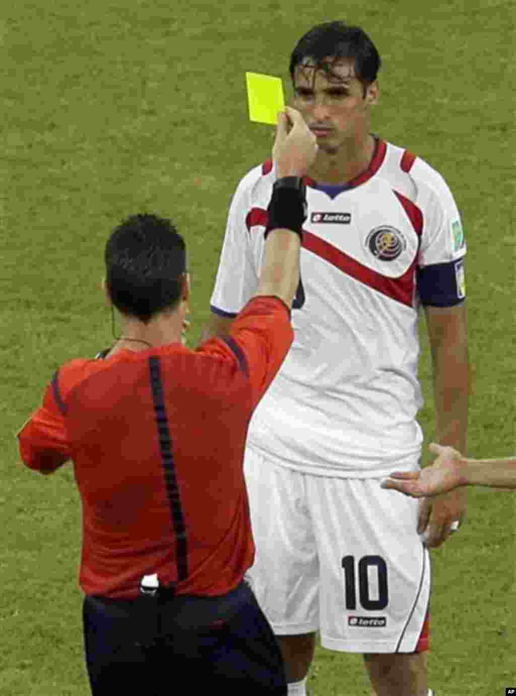 Costa Rica's Bryan Ruiz, right, is booked by referee Benjamin Williams from Australia during the World Cup round of 16 soccer match between Costa Rica and Greece at the Arena Pernambuco in Recife, Brazil, Sunday, June 29, 2014. (AP Photo/Hassan Ammar)