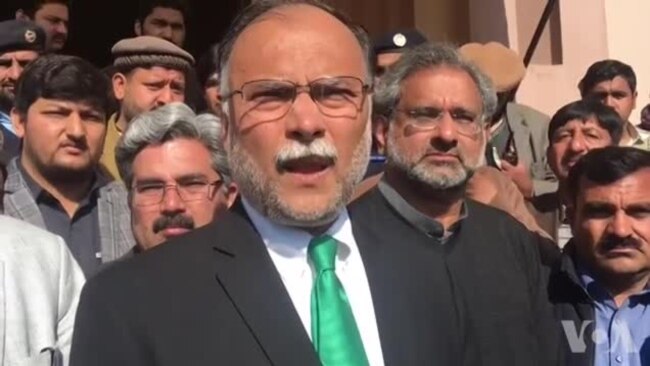 احسن اقبال کی نیب کو 'پلی بارگین کی پیش کش' احسن اقبال کی نیب کو 'پلی بارگین کی پیش کش'
