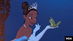 La princesa Tiana (con la voz de Anika Noni Rose) es el personaje principal del cuento.