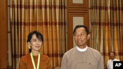 အစိုးရ နဲ့ အတိုက်အခံ တန်တူအခွင့်အရေးရဖို့က အဓိက