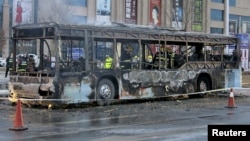 Un bus calciné par un incendie, à Yinchuan, dans la région autonome de Ningxia Hui, en Chine, 5 janvier 2016.