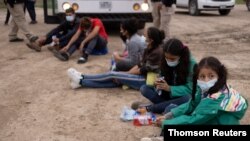 FOTO DE ARCHIVO: Migrantes solicitantes de asilo en La Joya Texas