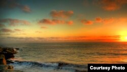 The waters off the California coast, including La Jolla (seen here), are expected to rise one meter by 2100. (Guy DeMeo, US Geological Survey) 