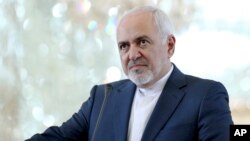 El ministro de Asuntos Exteriores iraní, Javad Zarif, dijo el lunes, 1 de julio, de 2019, que el país ha superado el límite de sus reservas de uranio poco enriquecido establecido por el acuerdo nuclear de 2015 con las potencias mundiales.