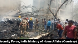 الوتکه چې ۲۴۲ کسان پکښې سپاره وو د احمدآباد د هستوګني په سیمې کې لویدلې ده.‌