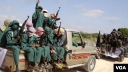 Para anggota militan Islamis Al-Shabab di Somalia.