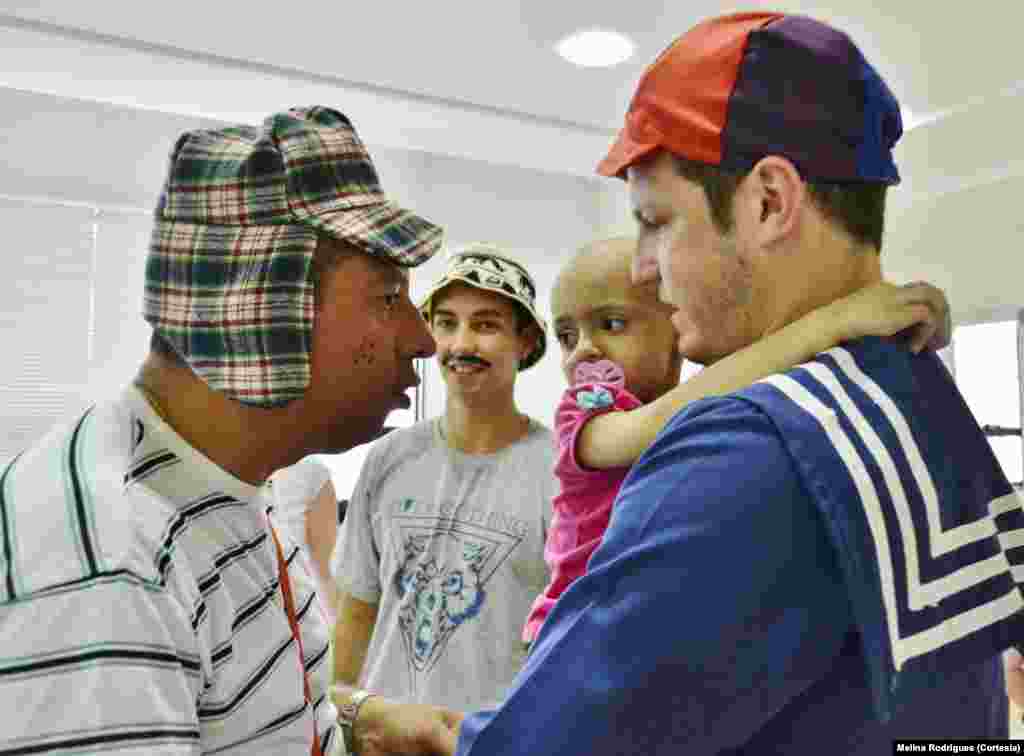 Os voluntários do projecto em acção no ambulatório do hospital. &nbsp;