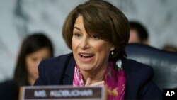 에이미 클로부처 민주당 상원의원은 최근 북한을 비롯한 러시아, 중국, 이란의 악의적인 영향력에 대응하는 총괄 기관인 ‘해외 악성 영향 대응센터’를 국가정보국장(DNI)실 산하에 설립하는 내용의 법안을 상정했다.