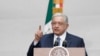 El presidente de México, Andrés Manuel López Obrador, habla durante un mitin que marca su quinto aniversario en el cargo, en el Zócalo de la Ciudad de México, el 1 de julio de 2023.