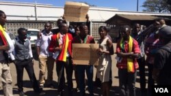 Protesters outside a Harare magistrates court in Harare demanding the release of Linda Masarira.