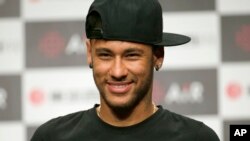 HLV đội tuyển Olympic Alexandre Gallo có kế hoạch tuyển Neymar làm một trong 3 cầu thủ cao hơn 23 tuổi được phép có mặt trong đội hình của Brazil ở Rio 2016.