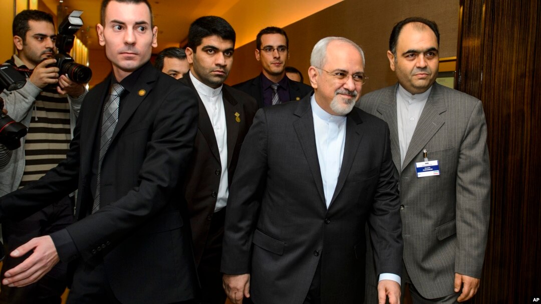 Iranian Foreign Minister Mohammad Javad Zarif, second right, arrives for talks over Iran's nuclear program in Geneva, Nov. 22, 2013. 