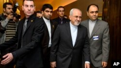 Iranian Foreign Minister Mohammad Javad Zarif, second right, arrives for talks over Iran's nuclear program in Geneva, Nov. 22, 2013. 