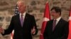 Biden pide a Turquía combatir al grupo EI