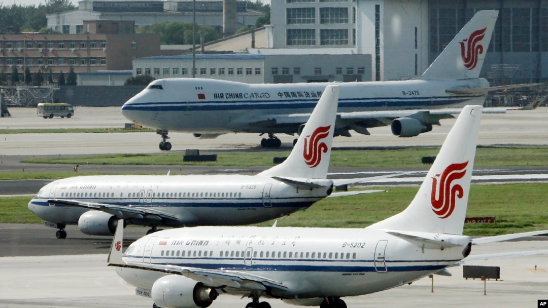 中國國航客機停靠在北京機場。（資料圖）