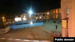 حفر قبر شهدا در میدان تاریخی امیرچخماق یزد