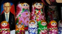 Російські ЗМІ за кордоном втратили частину західних коментаторів через війну, але вони все ще можуть бути корисними Москві, оскільки значна частина російської пропаганди спрямована не на підтримку Росії самої по собі, а на “очорнення” Заходу - експерт. AP Photo/Darko Vojinovic
