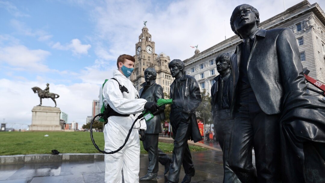 Dezinfekcija statua u Liverpulu, u Britaniji