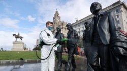 Dezinfekcija statua u Liverpulu, u Britaniji