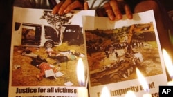 菲律宾学生运动人士在马尼拉为死难者举行烛光追悼会，要求为他们寻求正义(资料照)