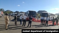 Abajejwe gucungera imbibe ku mupaka w'i Mwanza bakira abanyemalawi batahutse