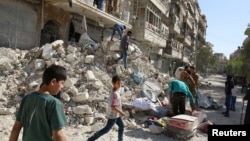 ویرانه های به جا مانده از بمباران حلب توسط هواپیماهای ارتش سوریه در هفته گذشته
