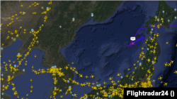 미 공군 특수 정찰기 RC-135S ‘코브라볼’이 27일 한반도 주변 해상에서 수차례 선회비행하고 있다. 자료=Flightradar24