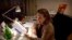 法国杂志《新观察家》周刊的记者郭玉（又称 “高洁”）在她在北京的公寓里，拿着中国外交部批评她的声明（2015年12月26日）