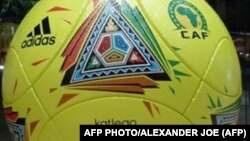 Picture of the official match ball (Katlego) of the Africa Cup of Nations 2013 (CAN) taken before the final draw of the CAN during a ceremony in Durban on October 24, 2012. AFP PHOTO / ALEXANDER JOE (Photo credit should read ALEXANDER JOE/AFP/Gett