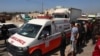 Ambulans yang membawa jenazah anggota staf kelompok bantuan World Central Kitchen yang berbasis di AS, tiba di penyeberangan Rafah dengan Mesir di Jalur Gaza selatan, 3 April 2024. (SAID KHATIB/AFP)