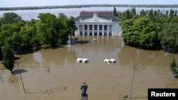 Ruslar nazoratidagi Yangi Kaxovka shahridagi madaniyat uyi