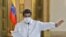 El presidente en disputa de Venezuela, Nicolás Maduro, señalado por el Departamento de Justicia de EE.UU. en un caso de narcotráfico, habla ante la televisión de su país sobre la pandemia de coronavirus.
