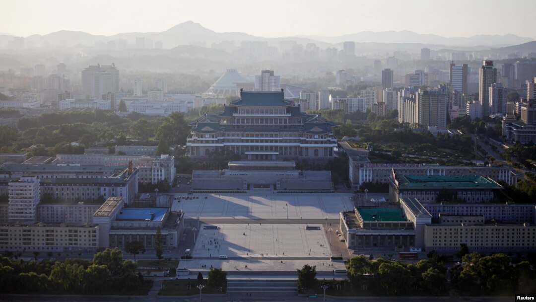 Lapangan Kim Il-sung dilihat dari Menara Juche di Pyongyang. (Foto: Dok)