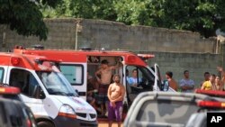 Des prisonniers blessés reçoivent des soins médicaux après une mutinerie à la prison de Colonia le 1er janvier 2018.