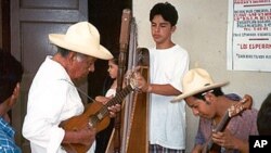 Los Cenzontles students traveled to Mexico to better understand the roots of the folk traditions
