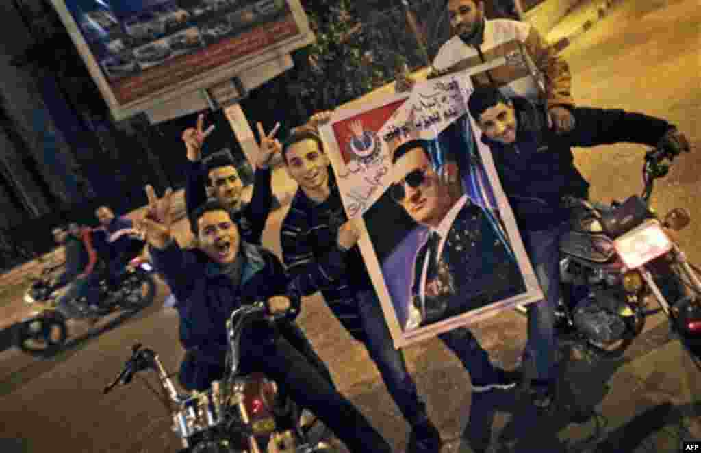 A group of pro-government supporters take to the streets following Egyptian President Hosni Mubarak's speech, in the Imbaba neighborhood of Cairo, Egypt, Wednesday, Feb. 2, 2011. After Mubarak announced Tuesday he would not run for a new term in September