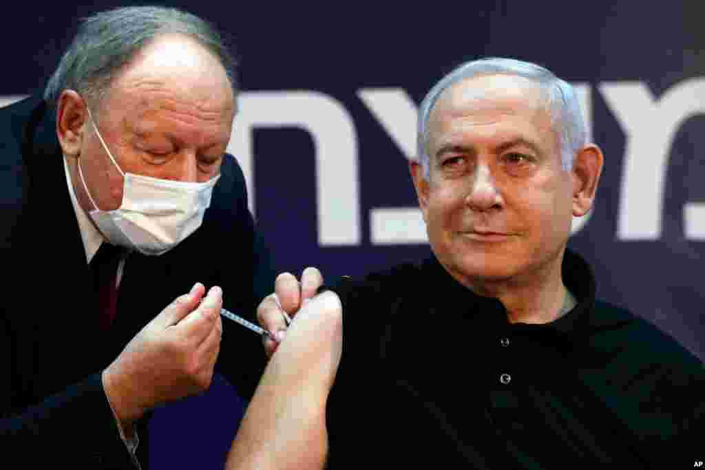 بنیامین نتانیاهو شنبه شب نخستین اسرائیلی بود که واکسن کرونا را دریافت کرد. قرار است در اسرائیل ۲ میلیون نفر در چهل روز آینده واکسن دریافت کنند. 