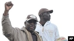 L'opposant Macky Sall (à gauche), à la manifestation du 31 janvier 2012 à Dakar