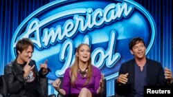 Para juri "American Idol", dari kiri, Keith Urban, Jennifer Lopez dan Harry Connick, Jr. (Foto: Dok)