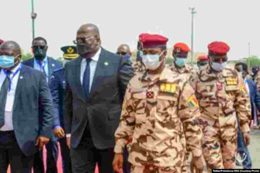 Pr&#233;sident ayambi molongani ya nkondo pr&#233;sident Idriss Deby Itno na matanga na N&#39;Djamena, Tchad, 23 avril 2021. (Twitter/Pr&#233;sidence RDC)