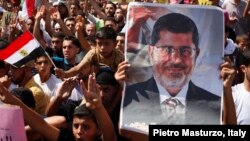 Des partisans de l'ex-président Mohamed Morsi lors d'une mafestation, le 23 aout 2013. 