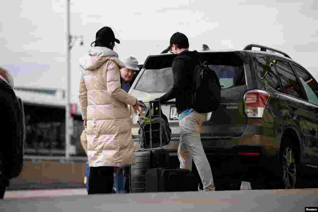 El flujo de pasajeros por aire y tierra espera ver crecer el número hasta el 1 de diciembre, de acuerdo con previsiones del sector.