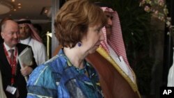 Catherine Ashton tente de négocier une solution à la crise politique en Egypte