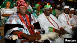 L'Oba (roi) de Lagos, Rilwan Akiolu, avec les chefs traditionnels à Abuja, le 27 février 2014.