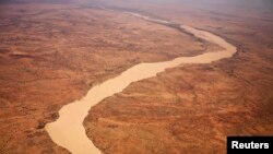 FILE - A dried up river filled with sand winds its way across the desert near Gos Beida in eastern Chad June 5, 2008. Africa's Sahel region suffers from desertification as fertile land gives way to sandy expanses creeping ever southward.