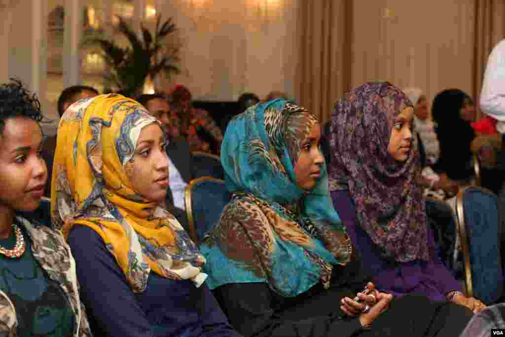 Dadwaynaha ka soo qeyb galay barnaamijka VOA ee London