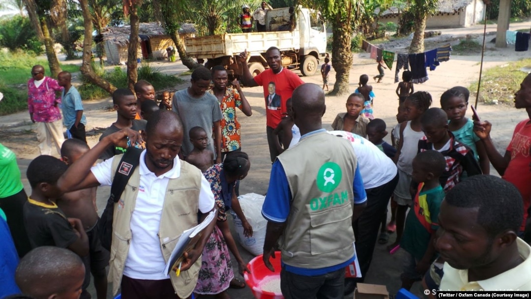 Une équipe de l'organisation internationale Oxfam dans une communauté à l’Equateur, RDC, 12 juin 2018. (Twitter/Oxfam Canada)