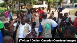 Une équipe de l'organisation internationale Oxfam dans une communauté à l’Equateur, RDC, 12 juin 2018. (Twitter/Oxfam Canada)