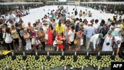 巴厘島爆炸案的數百名幸存者和死難者家屬星期五聚集在印度尼西亞旅遊勝地巴厘島參加爆炸案10週年紀念活動。