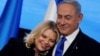 Perdana Menteri Israel Benjamin Netanyahu dan istrinya, Sara (foto: dok). 